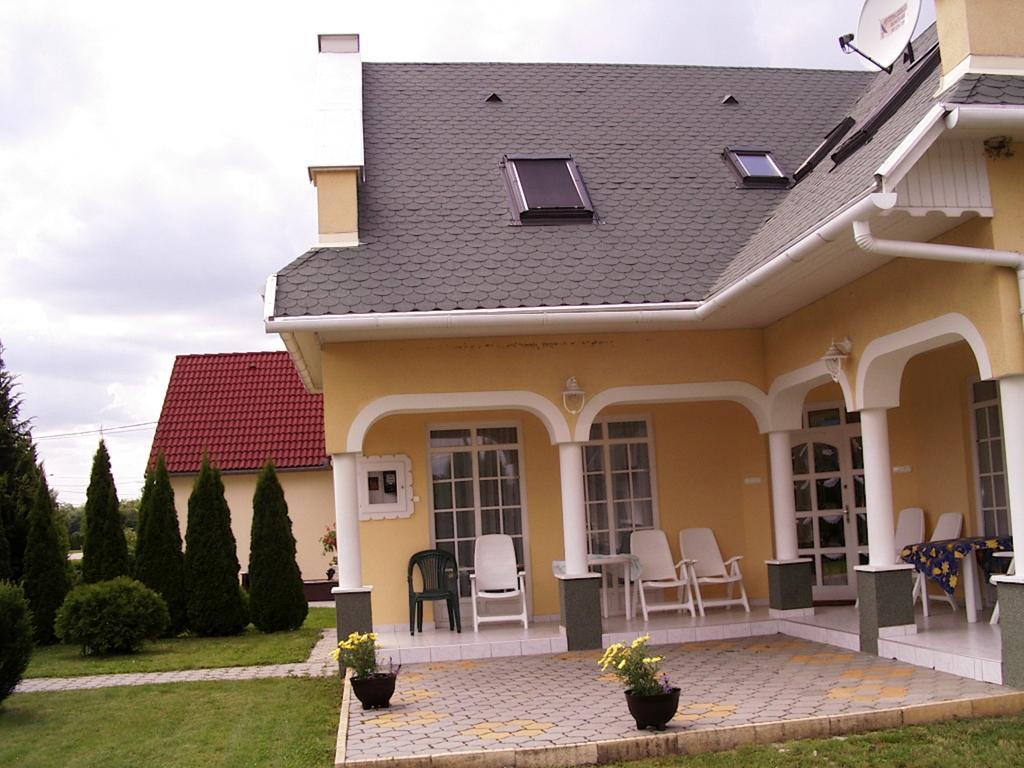 Pacsirta Apartman Lenti Exterior photo